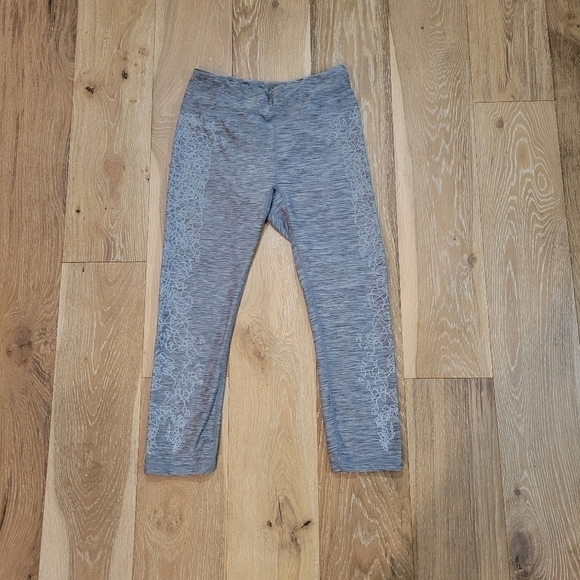 R8 Women's Heather grey leggings with reflective pattern on the sides size Med - Picture 3 of 9